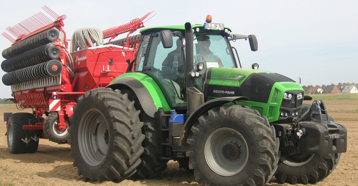 tractors 533776 1280