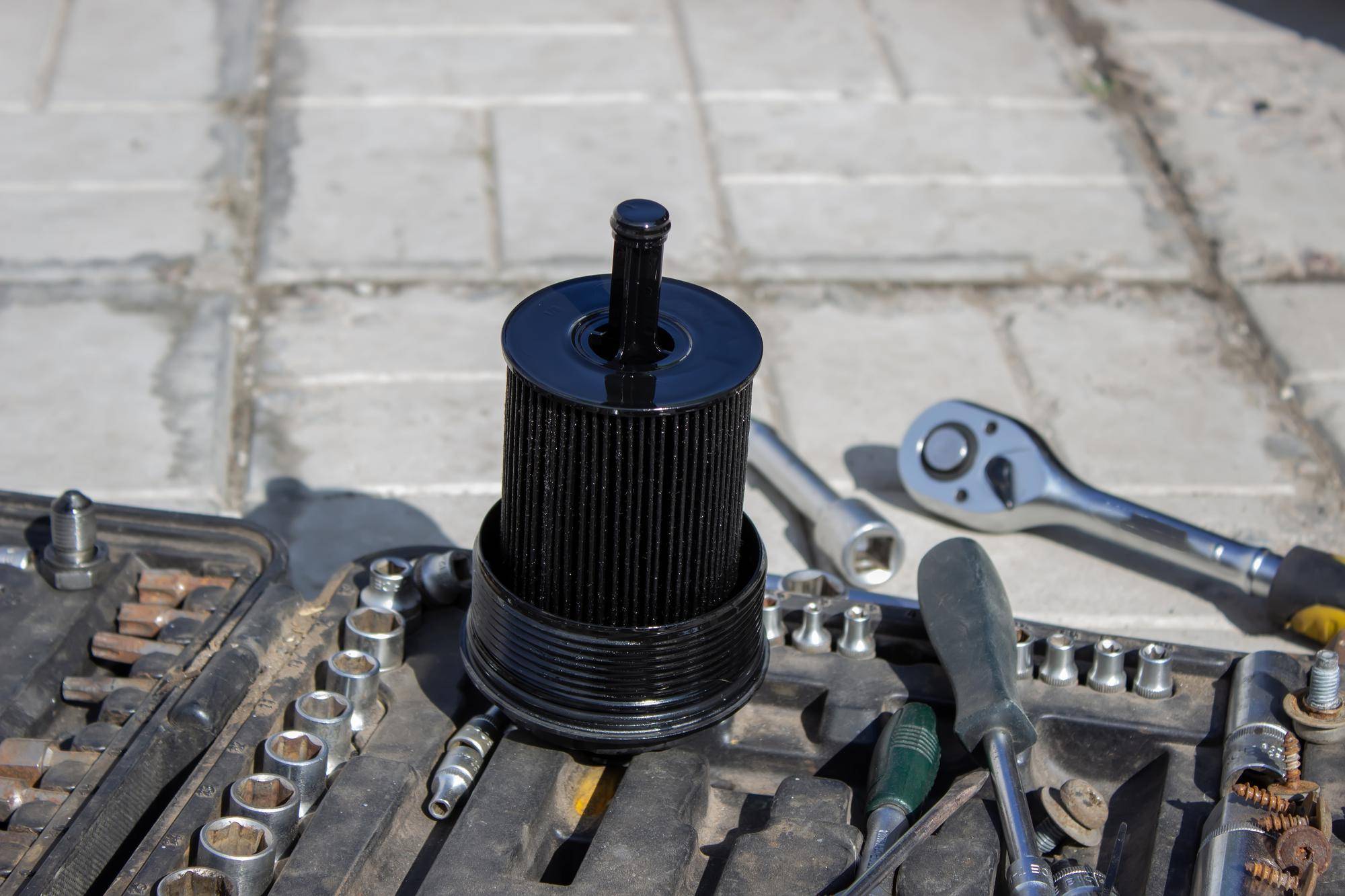 Gdzie znajduje się filtr hydrauliki w MTZ 82?
