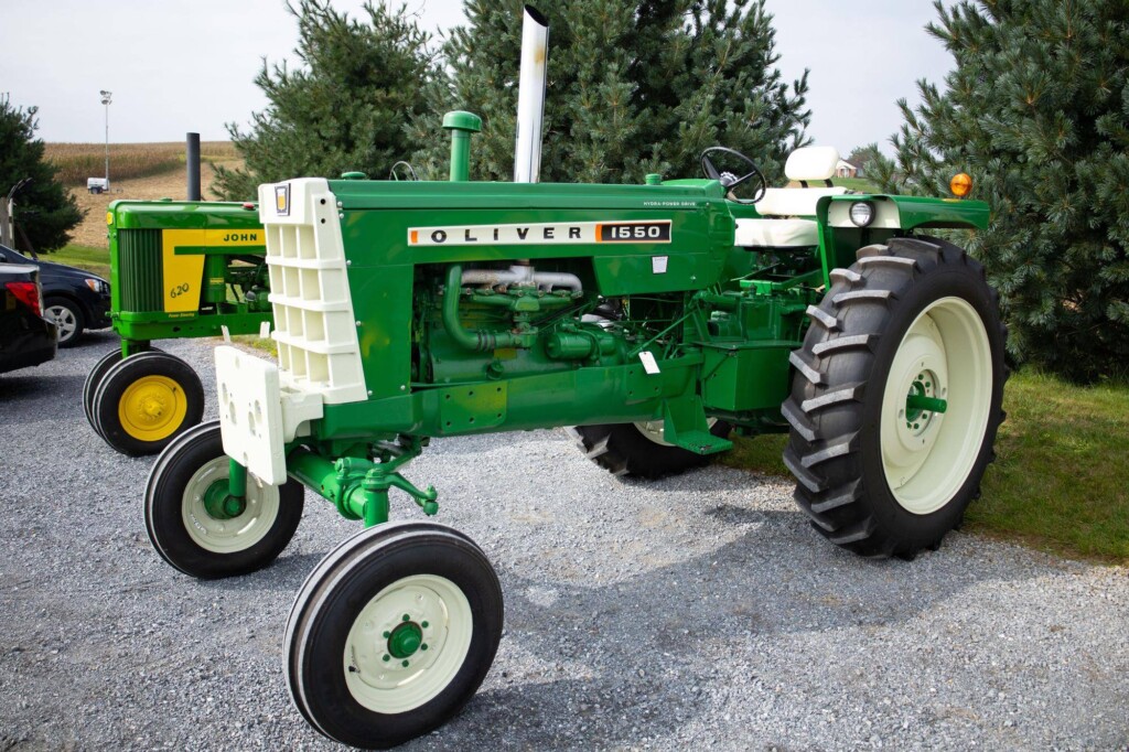 Ile koni ma John Deere 6230 i jak sprawdza się w pracy?