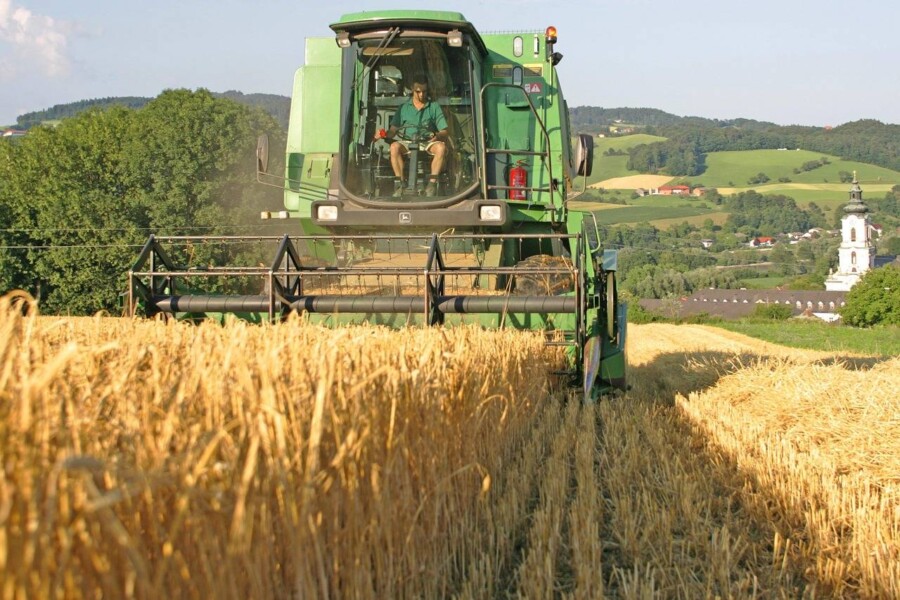 Jak wygląda współpraca firm Ursus i Massey Ferguson w branży rolniczej