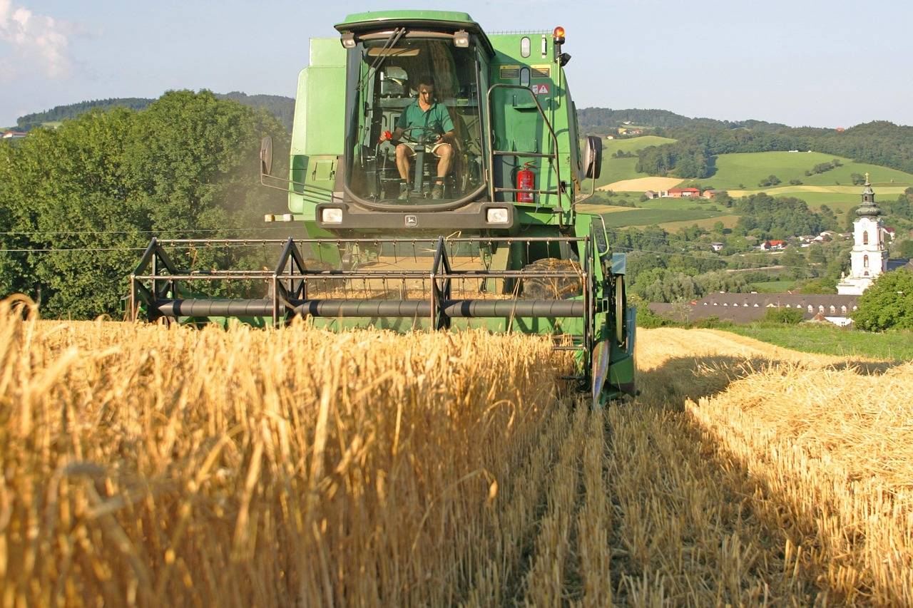 Jak wygląda współpraca firm Ursus i Massey Ferguson w branży rolniczej