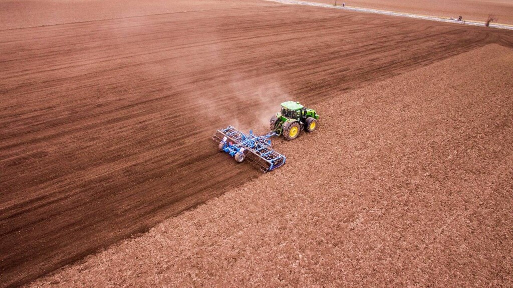 Jak zadbać o ciągnik John Deere żeby służył bez problemów?