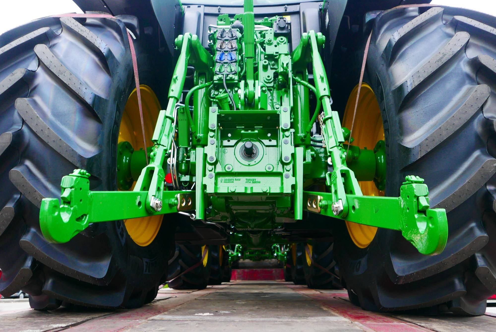 John Deere 6330 ile ma koni i co to oznacza dla pracy w polu?